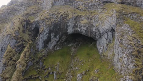 Drone-shot-of-the-highest-cave-in-Ireland,-located-in-Sligo