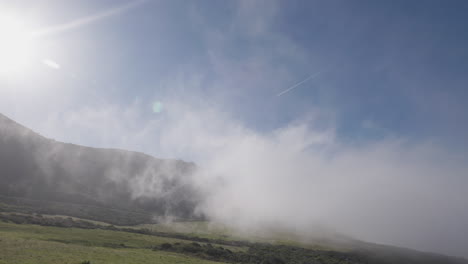 La-Niebla-Persiste-Sobre-Un-Campo-Por-La-Mañana
