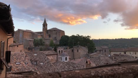 Rooftops-at-sunset-in-Orvieto,-Italy-old-town-at-sunset