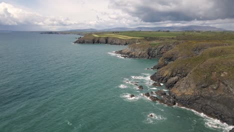 Drone-shot-of-a-long-coast-line-in-Waterford,-Ireland