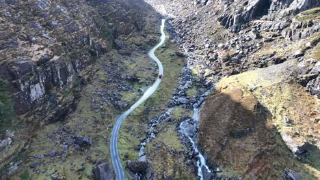 Gap-Of-Dunloo-2-–-County-Kerry,-Killarney-Nationalpark-–-Stabilisierte-Drohnenansicht-In-4K