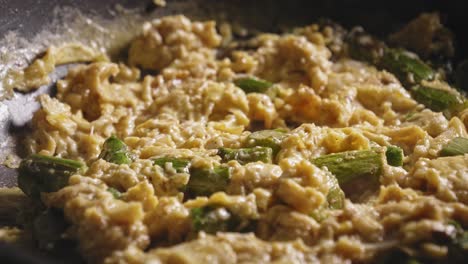 Hot-Cooked-Scrambled-Eggs-With-Asparagus