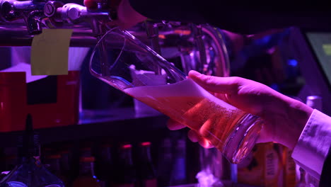Pouring-beverage-in-pint-in-a-nightclub