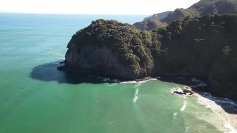Where-the-mountain-meets-the-sea-in-New-Zealand's-West-coast