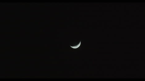 Luna-Creciente-En-El-Cielo-Nocturno