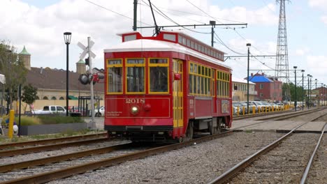 Riverfront-Streetcar-New-Orleans-French-Quarter-Day