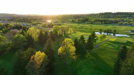 Luftaufnahme-Des-Golfplatzgrüns