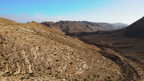Una-Foto-De-Un-Dron-De-Un-Cráter-De-Israel