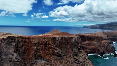 Aussichtspunkt-Auf-Die-Spitze-Der-Zerklüfteten-Klippen-Und-Küste-In-Funchal,-Insel-Madeira,-Portugal