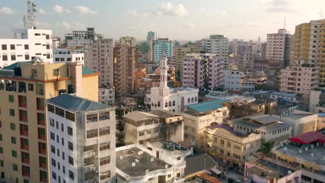 Dar-Es-Salaam---Tanzania---16-De-Junio-De-2022---El-Paisaje-Urbano-De-Dar-Es-Salaam-Durante-El-Día-Presenta-Edificios-Residenciales-Y-De-Oficinas