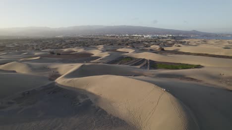 Majestic-landscape-of-Maspalomas-golden-sand-dunes,-Gran-Canaria