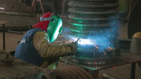 welding-worker-in-metal-industry