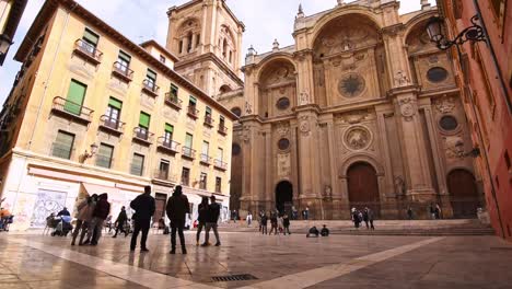 Plaza-de-las-Pasiegas-in-front-of-the-cathedral-of-Granada