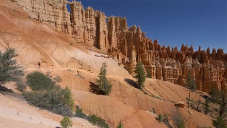Panning-view-of-the-wall-of-windows-at-Bryce-Canyon-National-Park-in-Utah