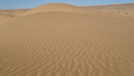 Sand-dunes-in-the-moroccan-desert