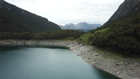 Drohnenansicht-Des-Lake-Marian,-Südinsel,-Neuseeland