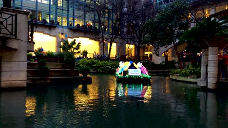 The-beautiful-glow-of-The-Parade-of-Lanterns-on-the-San-Antonio-Riverwalk