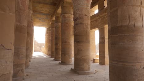 Carved-pillars,-interior-of-Karnak-Temple,-Luxor,-Egypt