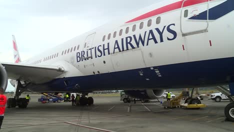 BRITISH-AIRWAYS-PLANE-GETTING-READY