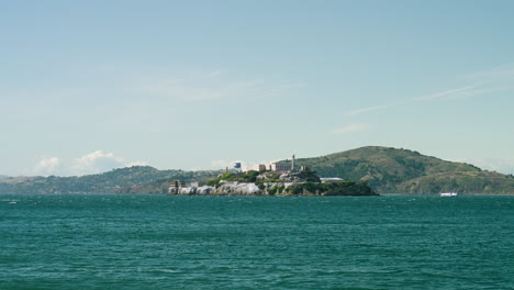 Wide-Angle-View-From-Pier-39-Of-Alcatraz-Island-Across-The-San-Francisco-Bay-In-California,-USA