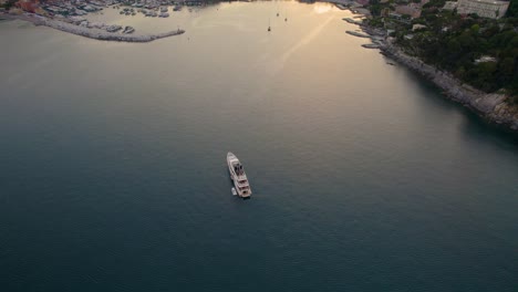 Luxury-yacht-docked-in-bay-of-Santa-Margherita-Ligure,-Liguria