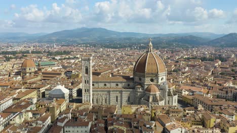 Drohnenboom-Schoss-An-Einem-Schönen-Tag-über-Der-Kathedrale-Von-Florenz