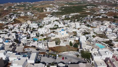 Mirando-Por-Encima-De-Thira-En-Santorini-Desde-Los-Cielos