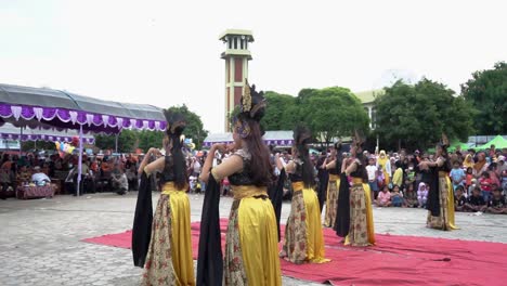 Klassischer-Kultureller-Tanz-Von-Gegesik-Cirebon