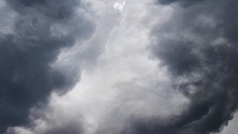 4k--thunderstorm-inside-the-cumulonimbus-cloud,-pov
