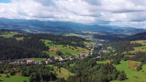 Luftaufnahme-Der-Wunderschönen-Berglandschaft-Zakopane,-Hohe-Tatra,-Polen
