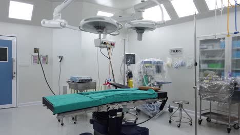 Inside-Operating-Room-With-Equipment,-No-People