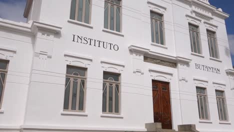 Fachada-Del-Edificio-Del-Instituto-Butantan-En-Sao-Paulo