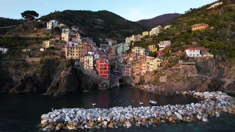 Alluring-and-charming-Riomaggiore-on-dramatic-steep-mountainside