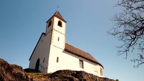 Die-St.-Hippolyt-Kirche-Wurde-Erstmals-Um-Das-Jahr-1200-Erwähnt-Und-Im-17.-Jahrhundert-Wieder-Aufgebaut