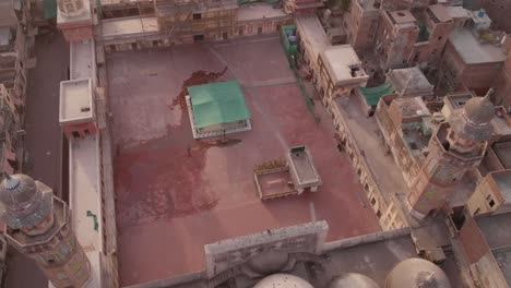 Die-Drohne-Erfasst-Die-Luftaufnahme-Der-Berühmten-Wazir-Khan-Moschee