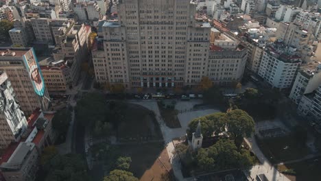 Aerial-dolly-out-of-famous-public-Faculty-of-Medicine-and-Clinic-Hospital-in-Houssay-Square,-Buenos-Aires