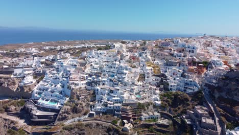 Drohnenvideo-Der-Stadt-Oia,-Santorini,-Griechenland