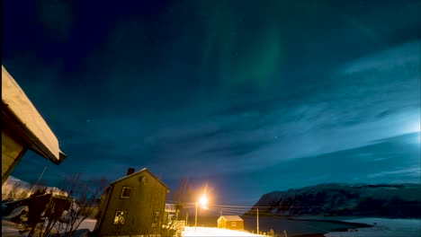 Atemberaubender-Blick-Auf-Die-Nordlichter-In-Lappland,-Finnland-–-Zeitraffer