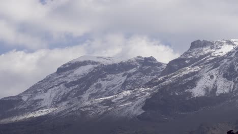 Volcán-Iztaccíhuatl-En-La-Mañana