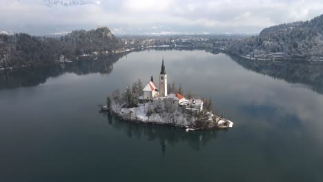 Aerial-lake-bled-away-from-church-pilgrimage-assumption-maria-day-tilt-up
