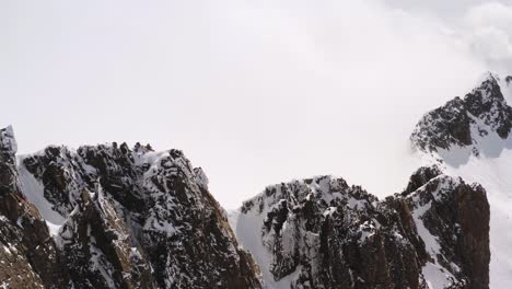 Unglaubliche-Atemberaubende-Luftaufnahme-über-Den-Cima-D&#39;Asta-Gipfel-Der-Dolomiten-Im-Winter