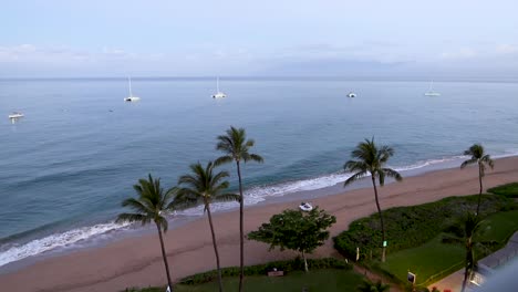 Hawaiian-Beach-Sunrise-in-Maui-with-boats-and-palm-trees