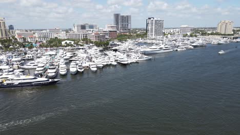 long-view-aerial-of-the-boats-in-Palm-Beach,-Florida