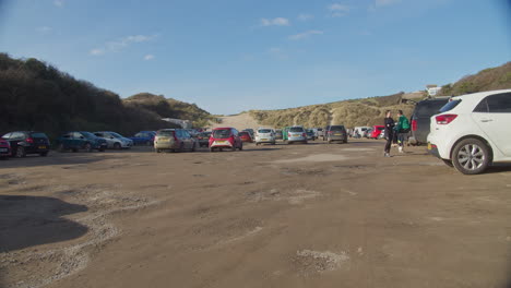 Timelapse-of-busy-outdoor-car-park,-people-arriving-at-Crantock-Beach,-Cornwall,-UK
