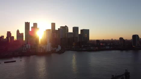 Aerial---Sunset-over-River-Thames-and-Canary-Wharf,-London,-scenic-pan-right