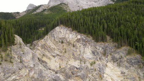 Besonderer-Bergfelsen-Im-Kananaskis-Land-In-Den-Kanadischen-Rocky-Mountains