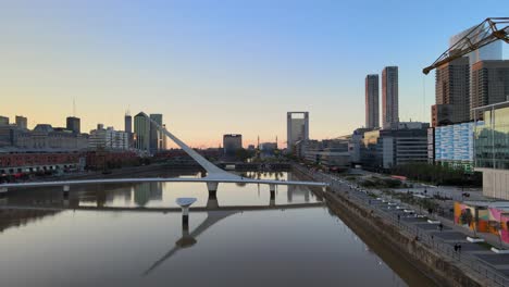 Luftaufnahme-Der-Brücke-Der-Frau-In-Buenos-Aires