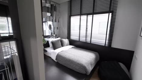 Moderne-Und-Stilvolle,-Komplett-Eingerichtete-Hauptschlafzimmerdekoration