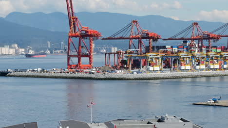 Portalkräne-Am-Vancouver-Centrem-Terminal,-Containerhafen-Von-Der-Waterfront-Station-In-Vancouver,-BC,-Kanada