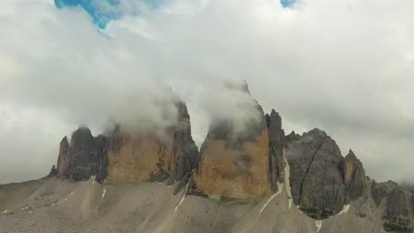 Clouds-moving-over-Three-peaks-Unesco-mountain-range-Dolomites,-Italy